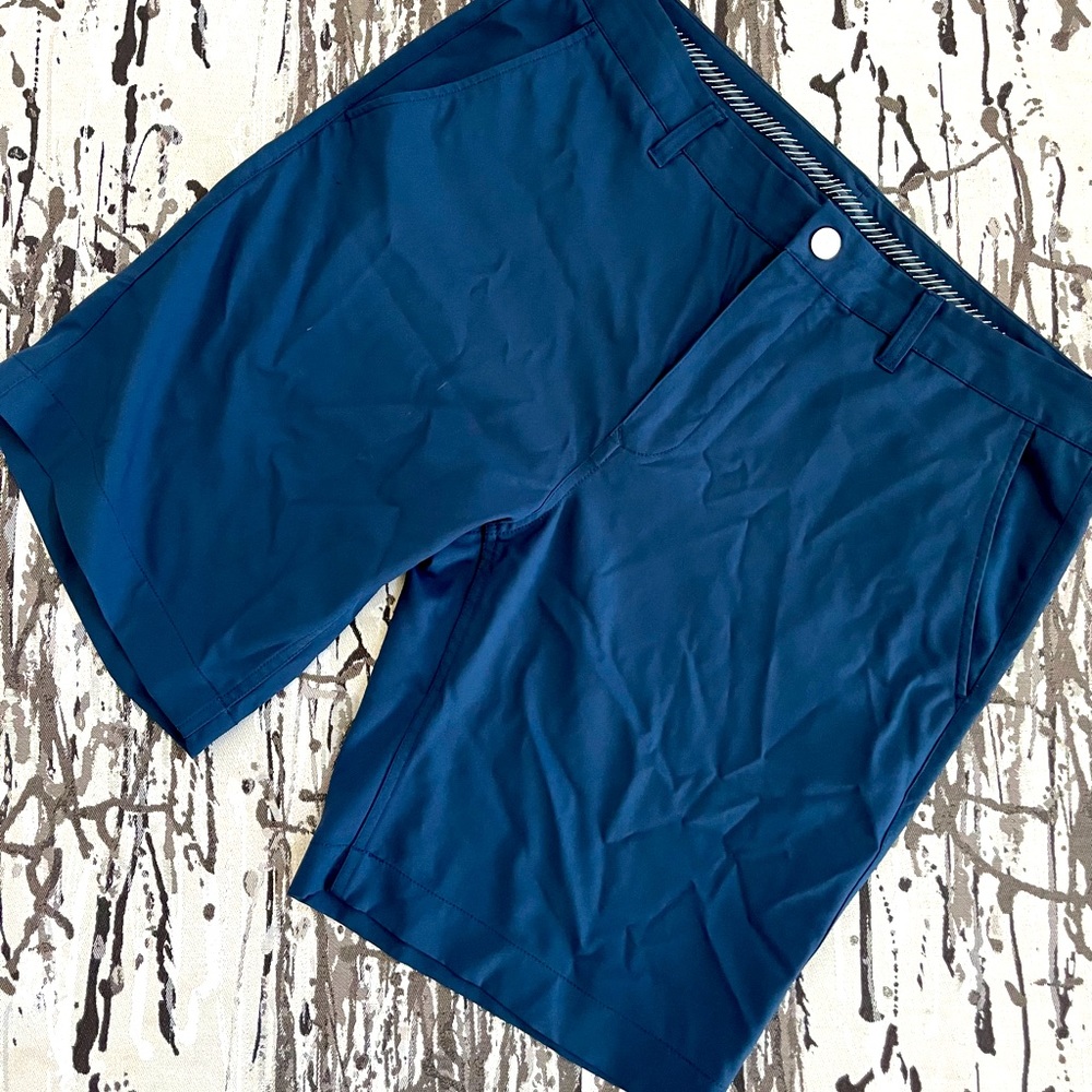 Men’s XL Bonobos golf all season shorts in blue.